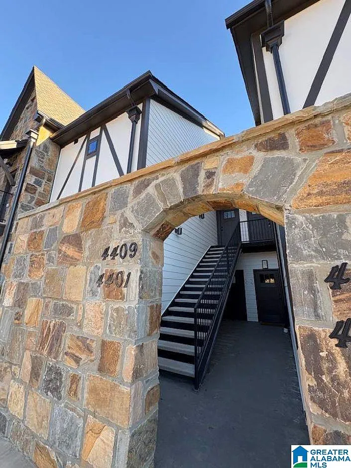 2 bed, 2.0 bath, 1211 sqft, $2,050 — Photo 3