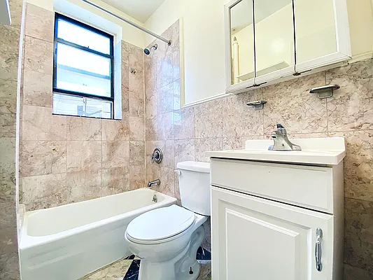 Rented by Bohemia Realty Group | media 11