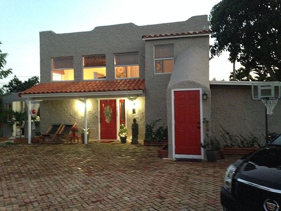 2nd image of 720 Kaye St