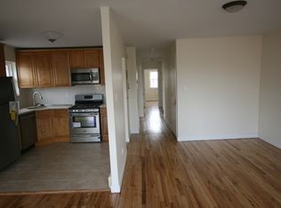 2330 33rd St, Astoria, NY 11105