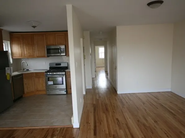 2330 33rd St, Astoria, NY 11105