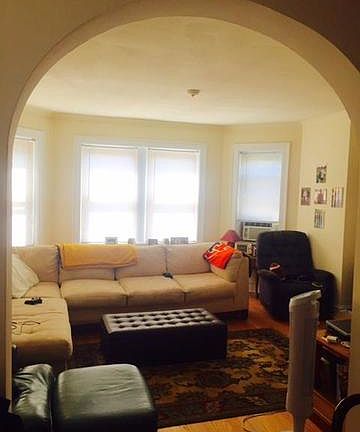 2nd image of 4835 N Hoyne Ave APT 2A