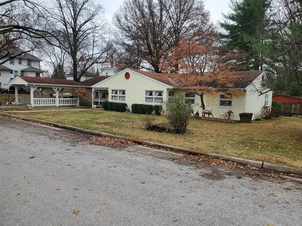 870 Clinton St, Carlyle, IL 62231