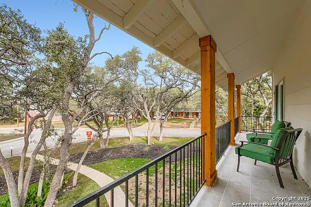 146 Canyon Oaks Dr — Photo 2