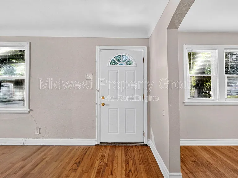 7815 Cler Ave — Photo 2