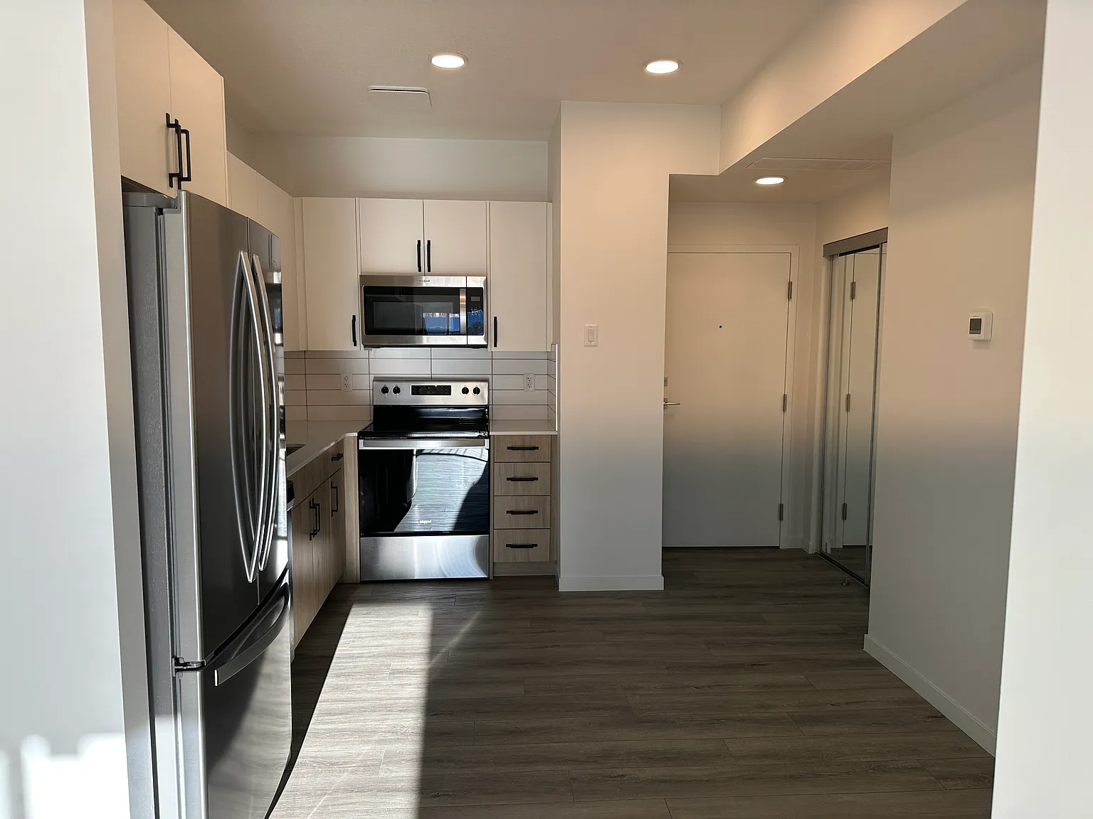 (PN0054) Open Concept One Bedroom with Ensuite Laundry in Secord — Photo 2