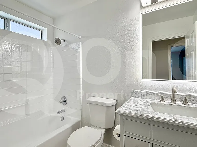 570 S Williams Pl — Photo 19