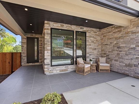 4th image of 875 Vista Dr