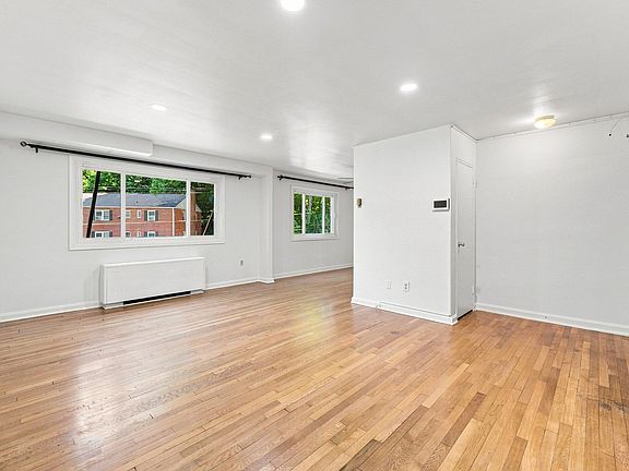4th image of 95 E Wayne Ave APT 212