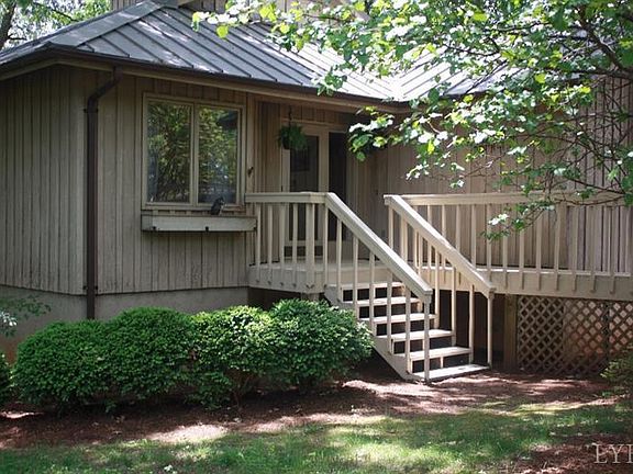 2nd image of 604 Acorn Dr