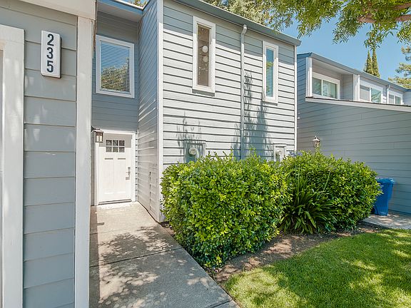 3rd image of 235 Ashley Cir