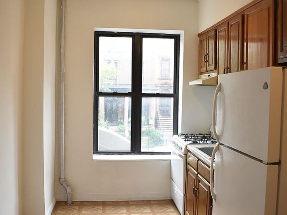 4th image of 476 Clinton Ave APT 2C