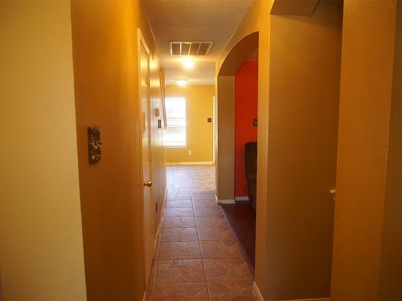 4th image of 1402 Hunter Ridge Ct