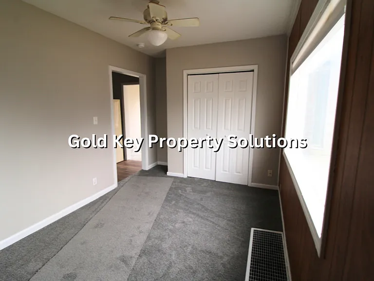117 E John St — Photo 13