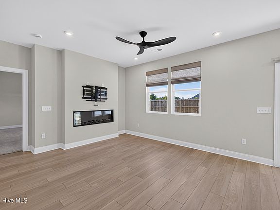 4th image of 7422 Linda Vista Lane NE