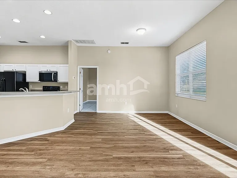 3828 Alamanda Hills Ln — Photo 6