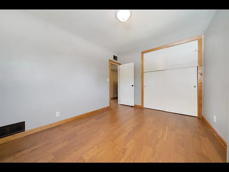 522 Division St — Photo 17