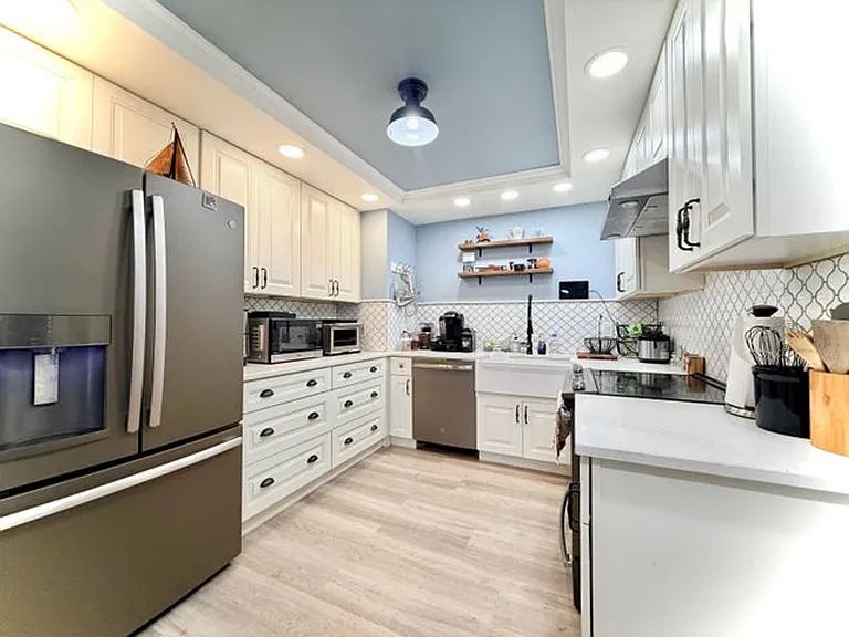 11584 Winchester Dr — Photo 1