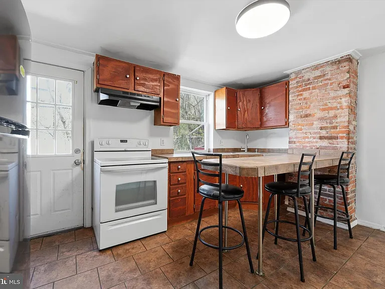 525 Morse St — Photo 9