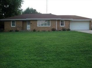 1008 Maple Hill Rd, Bloomington, IL 61705