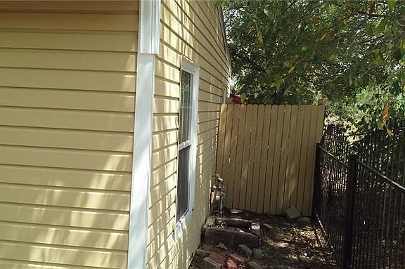 3rd image of 4805 McCart Ave