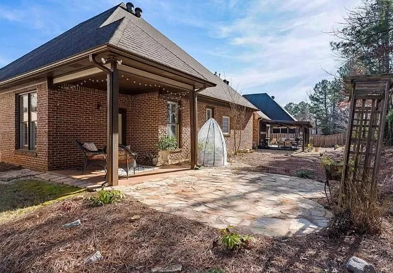 2335 Abbeyglen Cir — Photo 1