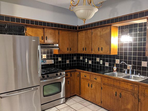 4th image of 179 Eastmanville St Floor 1