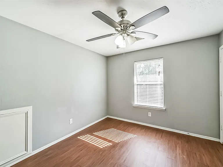 8726 Old Maple Ln — Photo 33