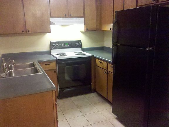 kitchen w/tile floors
