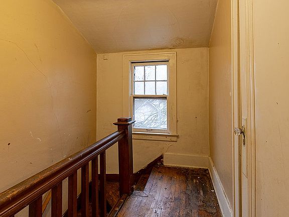 4th image of 1513 W Paterson St