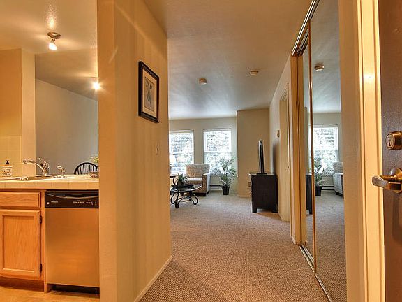 3rd image of 2250 24th St Unit 220
