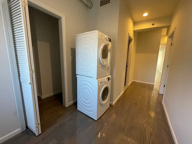 1406 Beacon St #6 — Photo 8