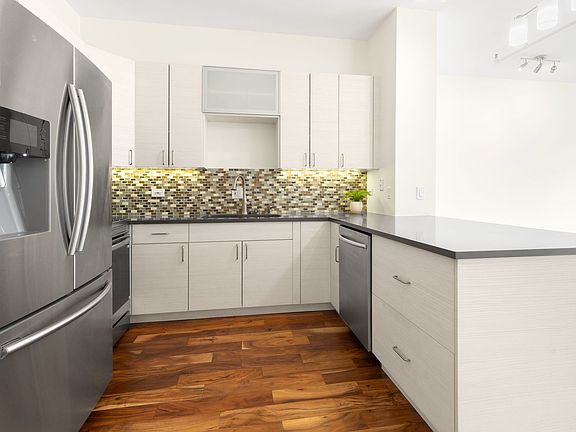 3rd image of 737 W Washington Blvd APT 1204