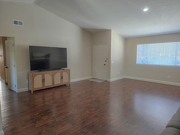 4th image of 2000 W 9th St