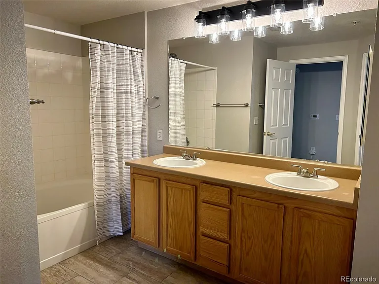 7440 S Blackhawk St #203 — Photo 12
