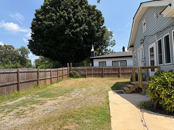 5th image of 101 E Blue Ridge Dr