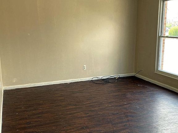 2nd image of 610 Ramblewood Ct