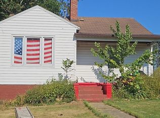 557 3rd St, Rosiclare, IL 62982