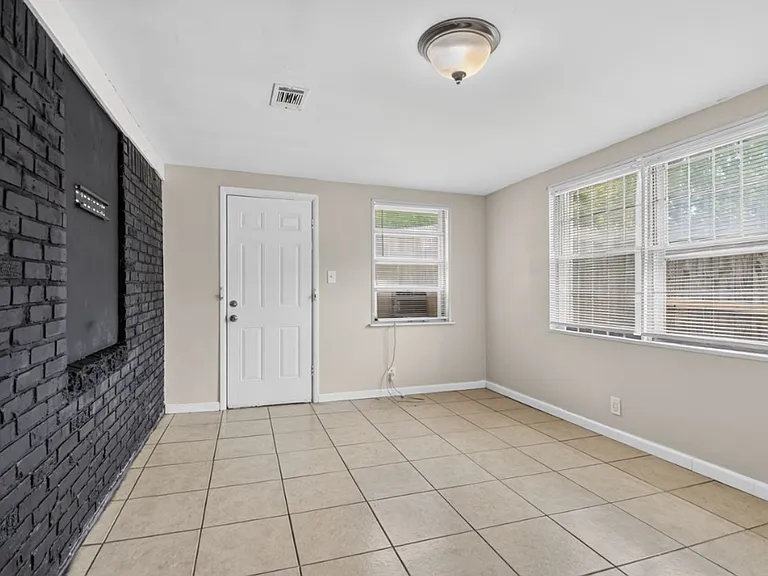 822 N Hughes St — Photo 6