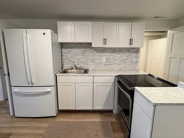 870 S 68th St — Photo 3