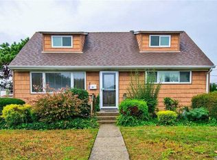 104 Vincent Rd, Hicksville, NY 11801