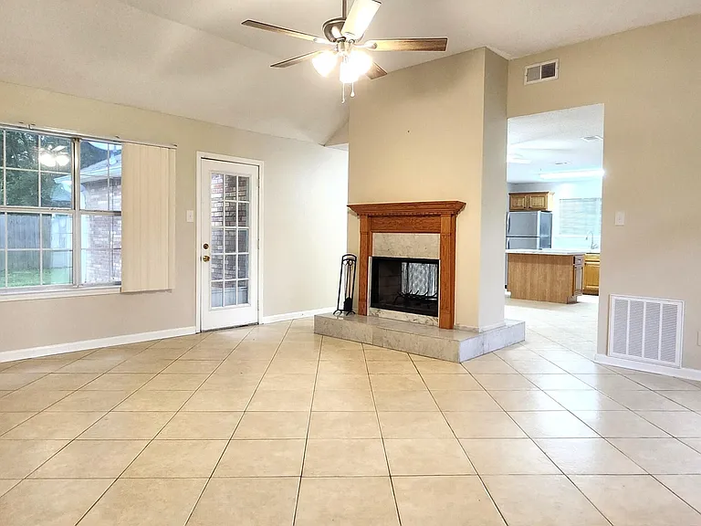 6808 Red Bud Ln — Photo 2