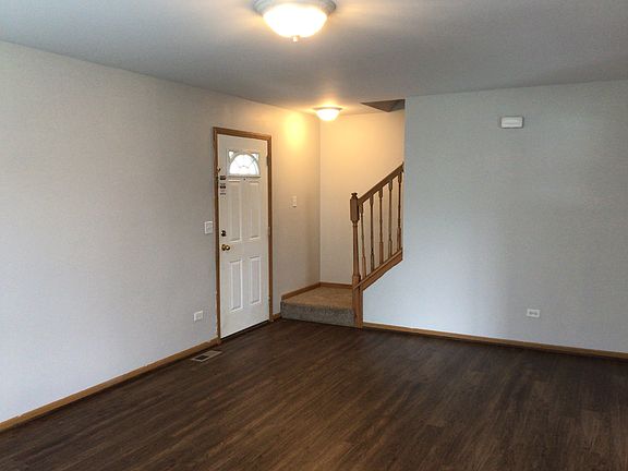 3rd image of 607 Circle Dr