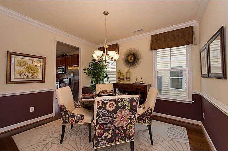 2nd image of 5121 Lombard St