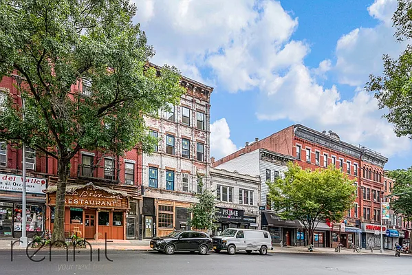 Rented by Rennit Inc. | media 22