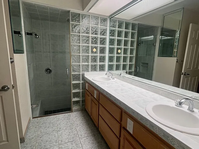 375 London Bridge Rd #4 — Photo 18