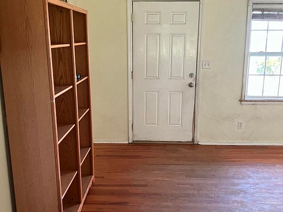 3rd image of 382 GOLF Boulevard