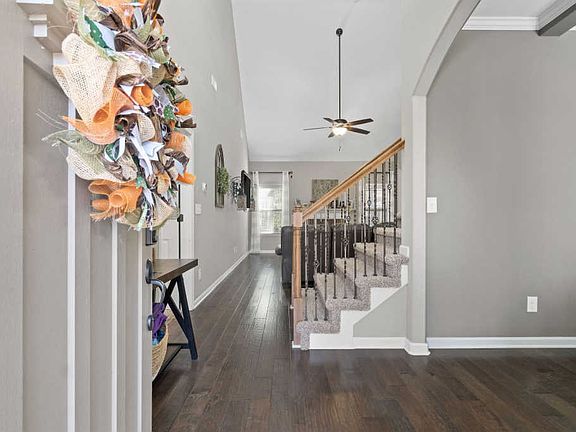 3rd image of 771 Vaughan Ln