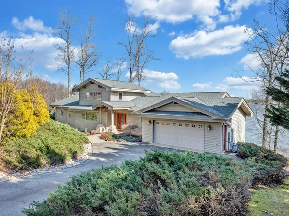 8585 Burnt Chimney Rd, Wirtz, VA 24184