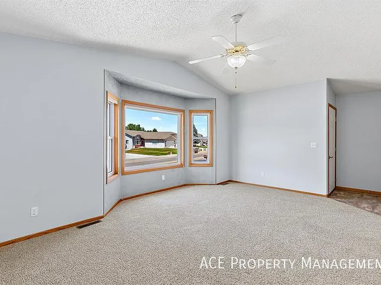 3738 Park Dr — Photo 3